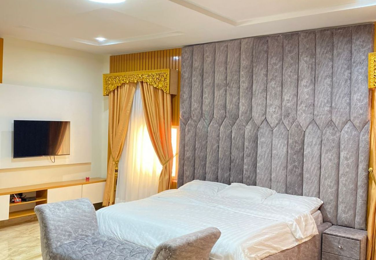 Apartment in Lekki - Exquisite 4 Bedroom with snooker,ps5, pool and gym | Eleganza lekki