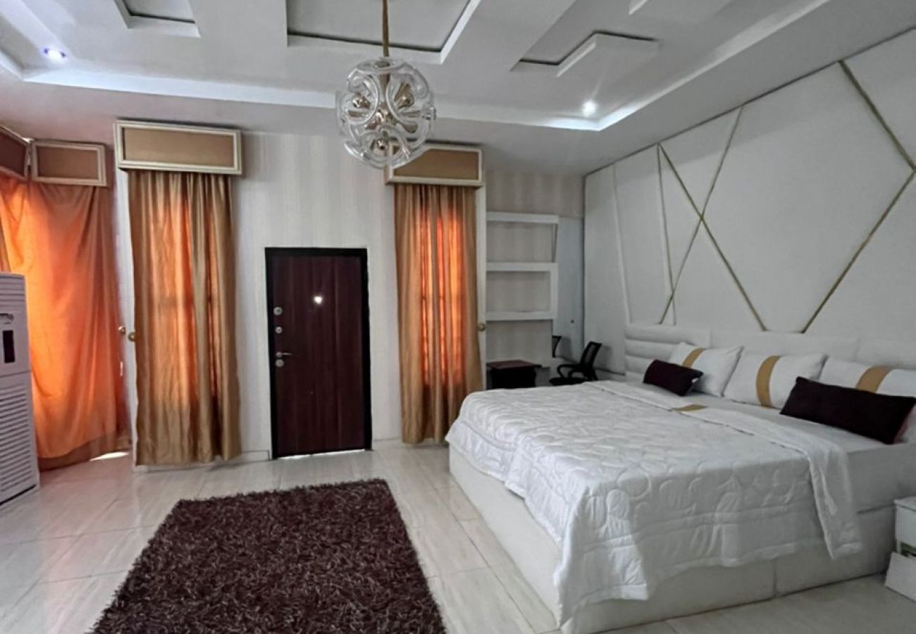 House in Lagos - Stylish 4-bedroom duplex |  Thomas estate Ajah