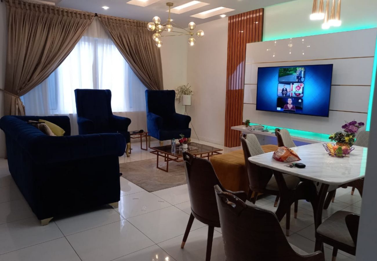 Apartment in Lekki - Alluring 3 bedroom apartment with a swimming pool and gym| Muritala eletu way, Osapa London