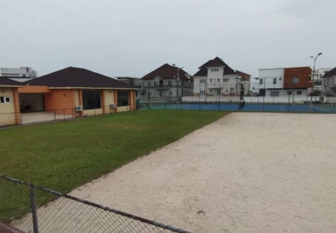 Apartment in Lekki - Serene 3-bedroom apartment with swimming pool, gym and football pitch | Osapa london