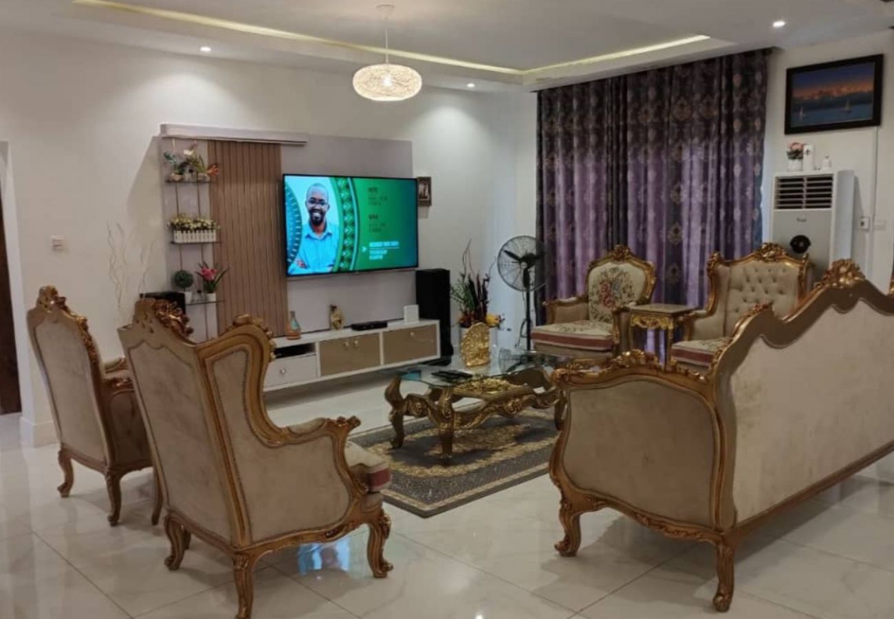 Apartment in Lekki - Serene 3-bedroom apartment with swimming pool, gym and football pitch | Osapa london