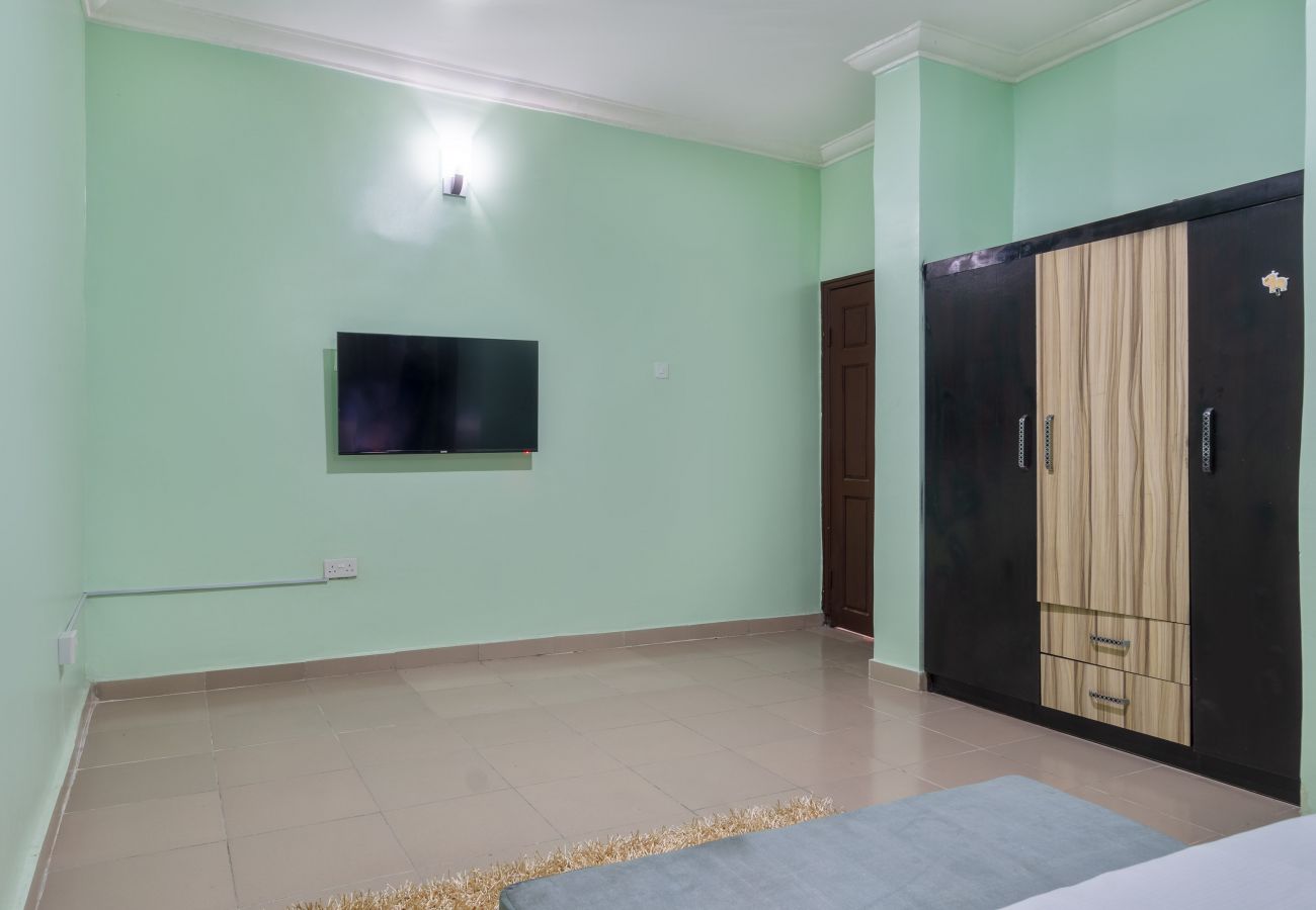 Apartment in Lekki - Fancy 2 bedroom with ps4 and a swimming pool | chisco bus stop Lekki.