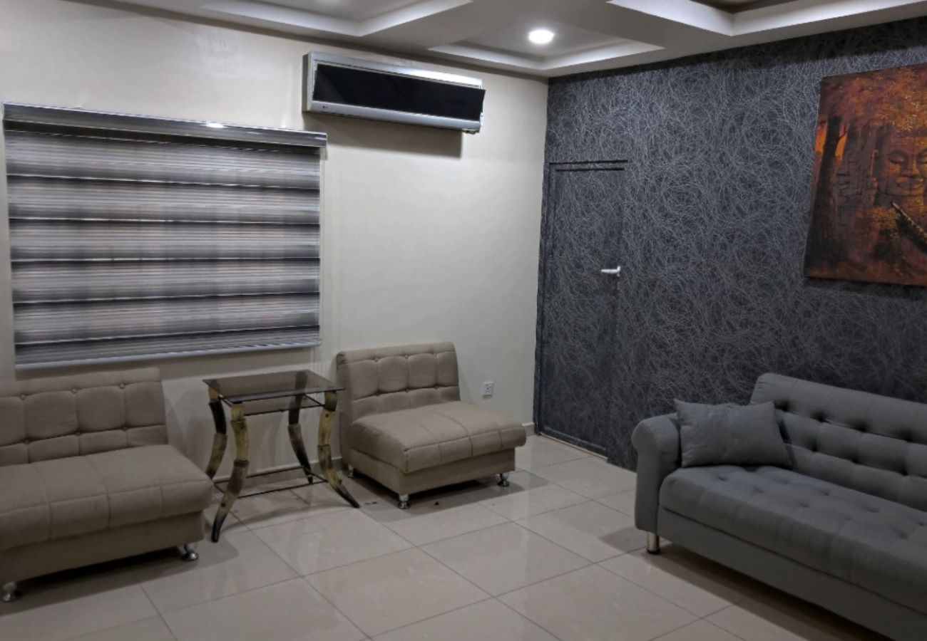 Apartment in Abuja - Standard 1-bedroom with garden and board games | Wuse 2 (inverter)