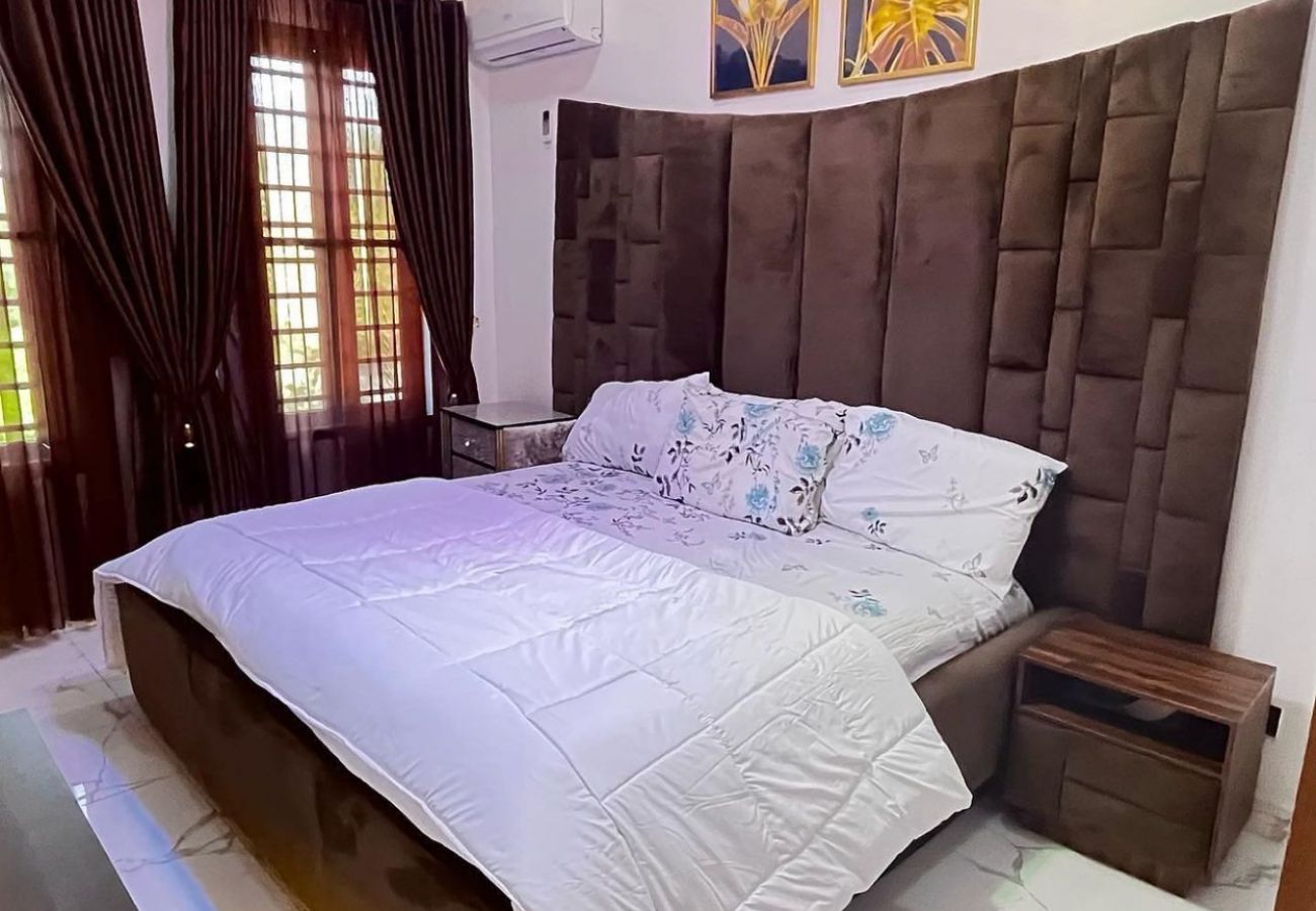 Apartment in Lagos - Adorable 3 bedroom apartment with swimming pool and gym |  off Alfred Rewane road, ikoyi 
