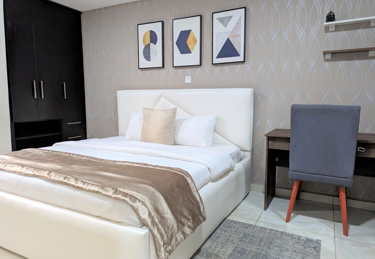Apartment in Abuja - Contemporary - 1 Bedroom Apartment With Courtyard And Patio | Wuse 2