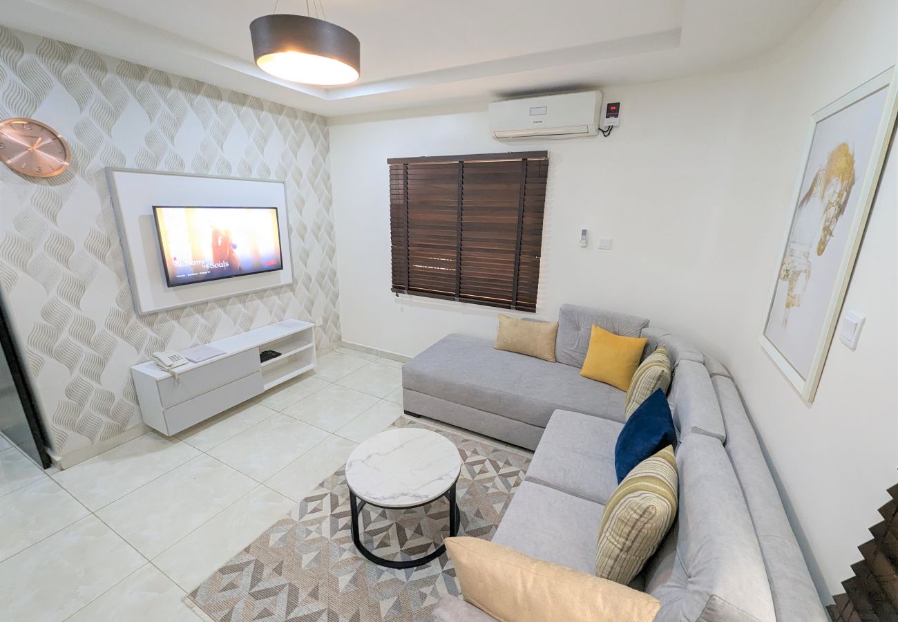 Apartment in Abuja - Lovely 1 bedroom apartment with patio and board games | Inverter