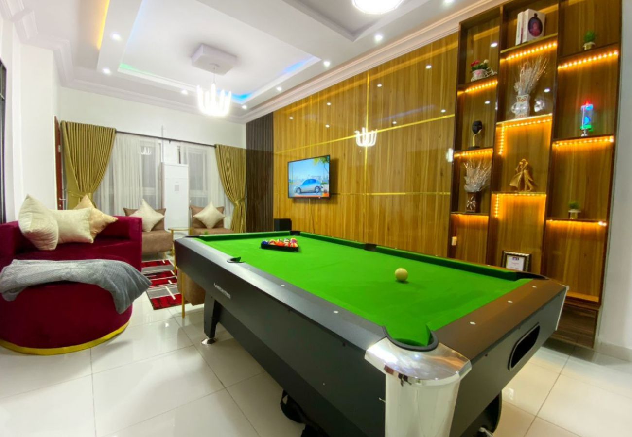 Apartment in Lekki - Dazzling  2-bedroom apartment with snooker board | off admiralty way, Lekki