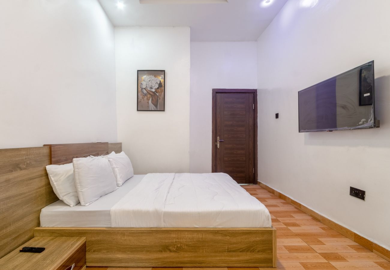 House in Lekki - Elegant 4 bedroom self compound with pool table| Agungi, Lekki 