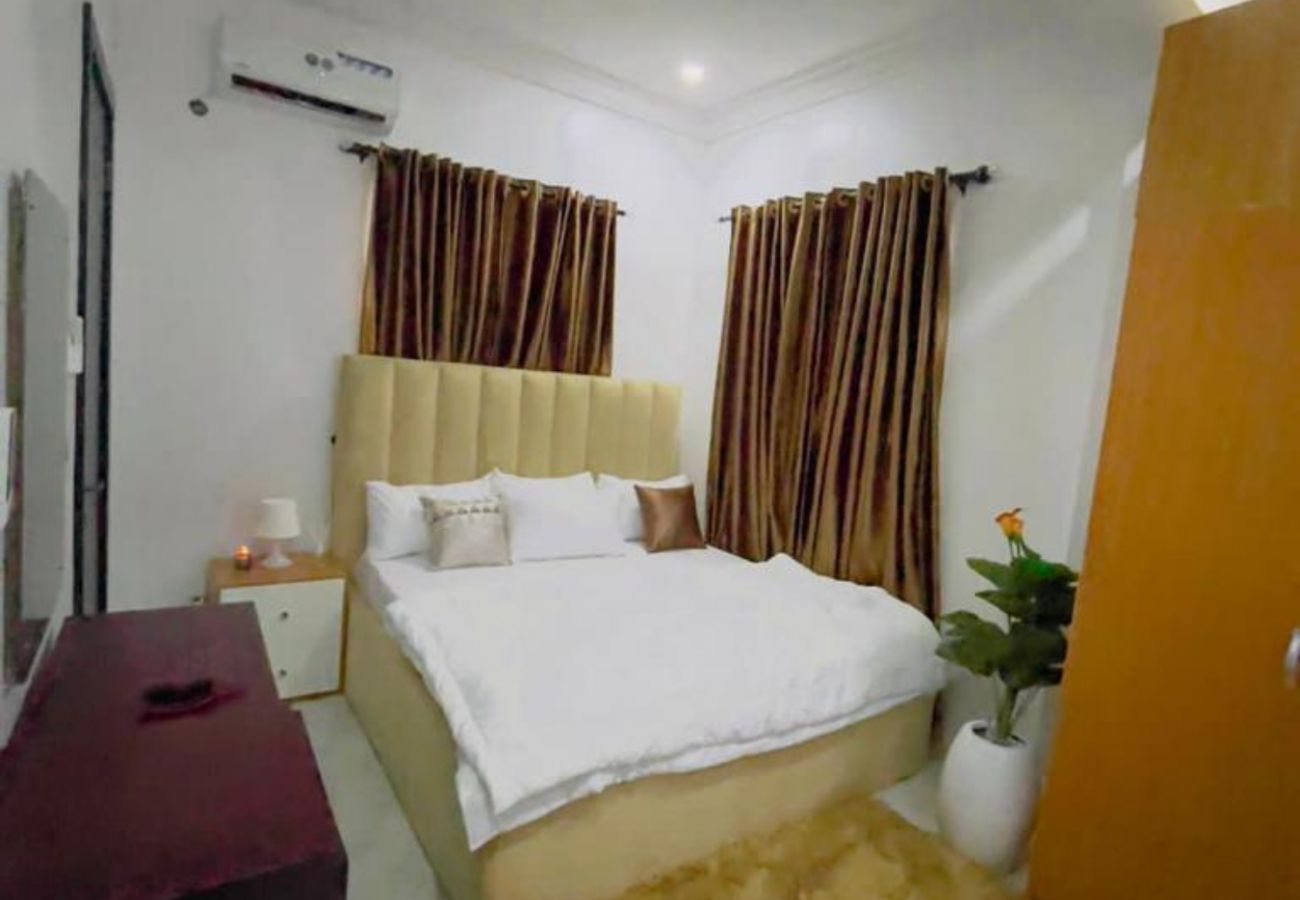 Apartment in Lekki -  Charming 1-bedroom apartment with gym | Ilasan, Lekki (inverter)