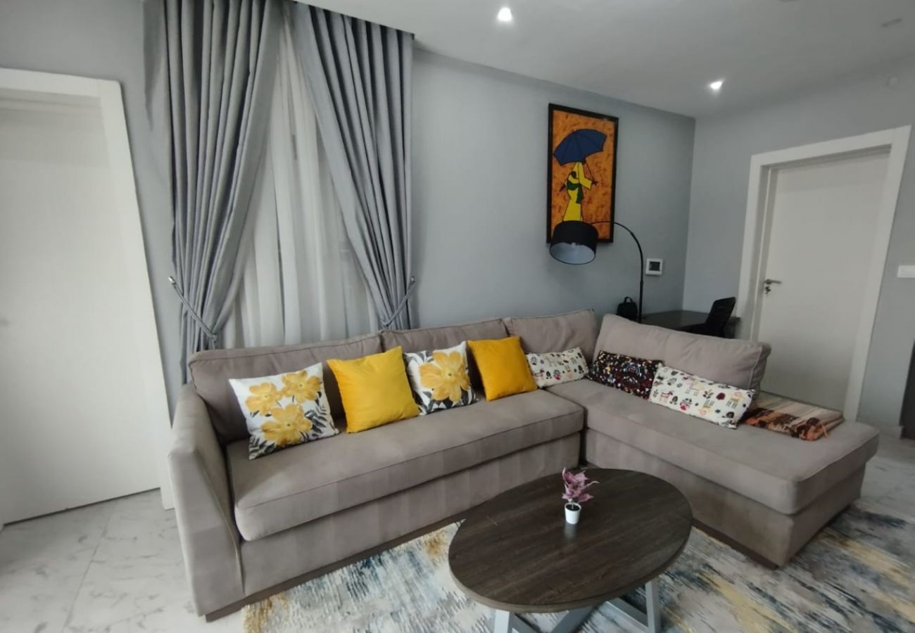 Apartment in Lagos - Beautifully styled 1 bedroom with an estate swimming pool and gym | Abraham adesanya