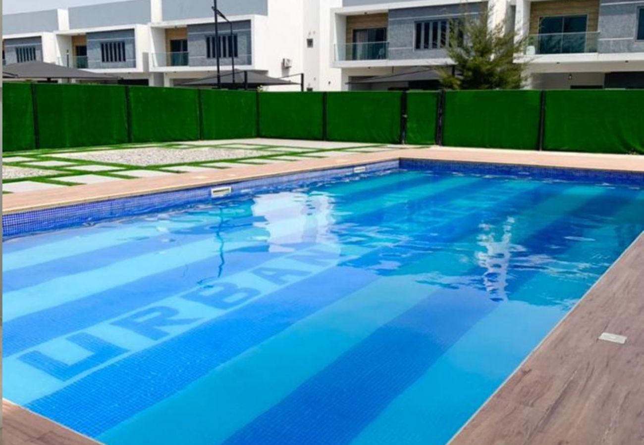 Apartment in Lagos - Beautifully styled 1 bedroom with an estate swimming pool and gym | Abraham adesanya