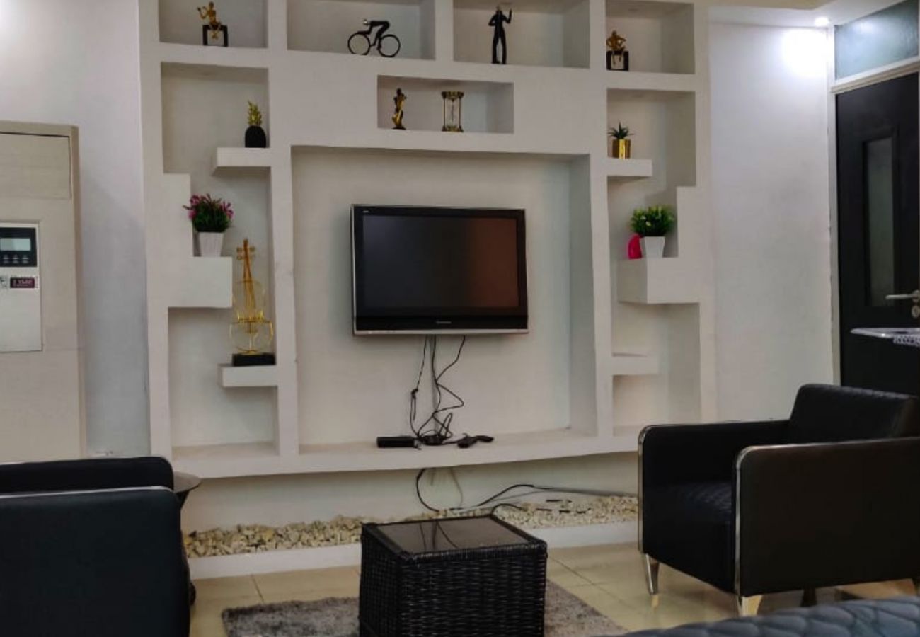 Apartment in Lagos - Beautiful 3 bedroom apartment with balcony and estate pool & gym | 1004 Estate, Victoria Island 