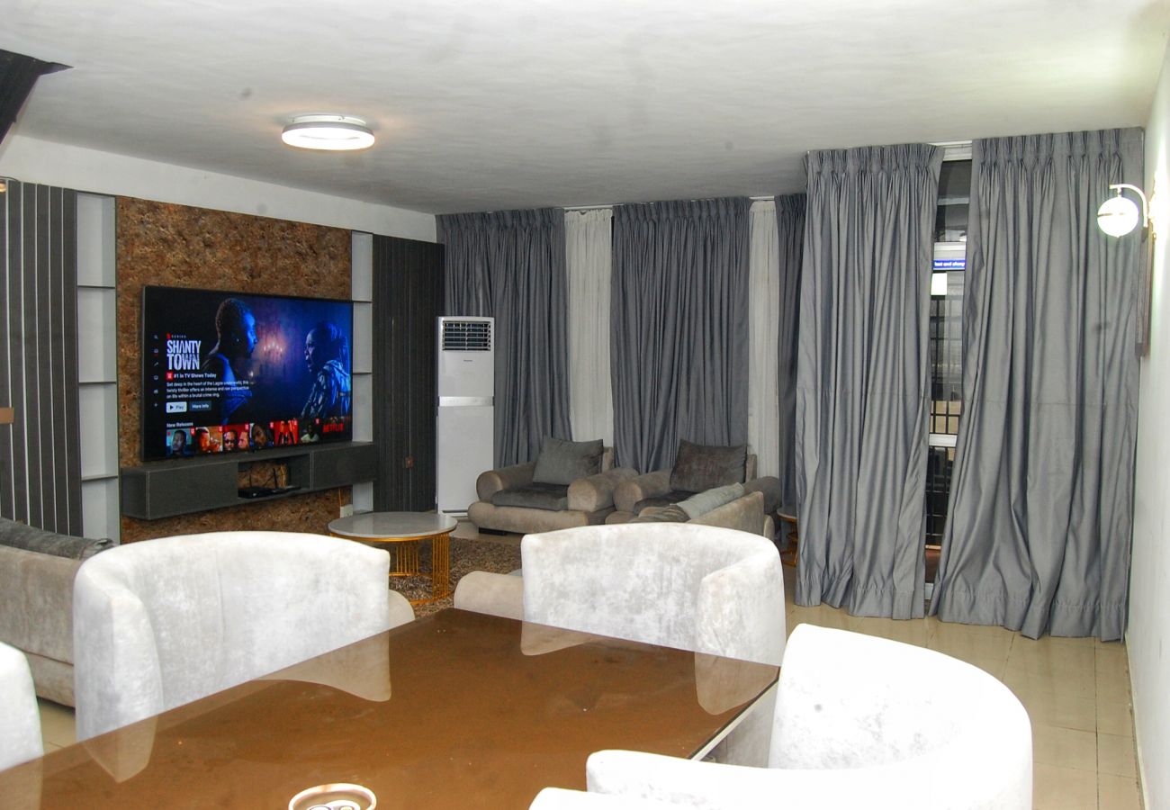 Apartment in Lagos - Beautiful 3 bedroom apartment with balcony and estate gym | 1004 Estate, Victoria Island 