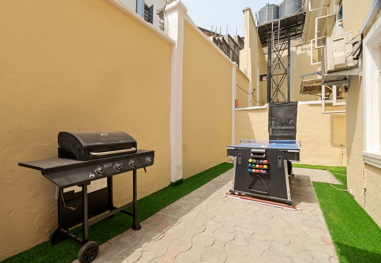 Apartment in Lagos - Exquisite 4 bedroom self compound with snooker, bbq and video games | Ogudu GRA gate b