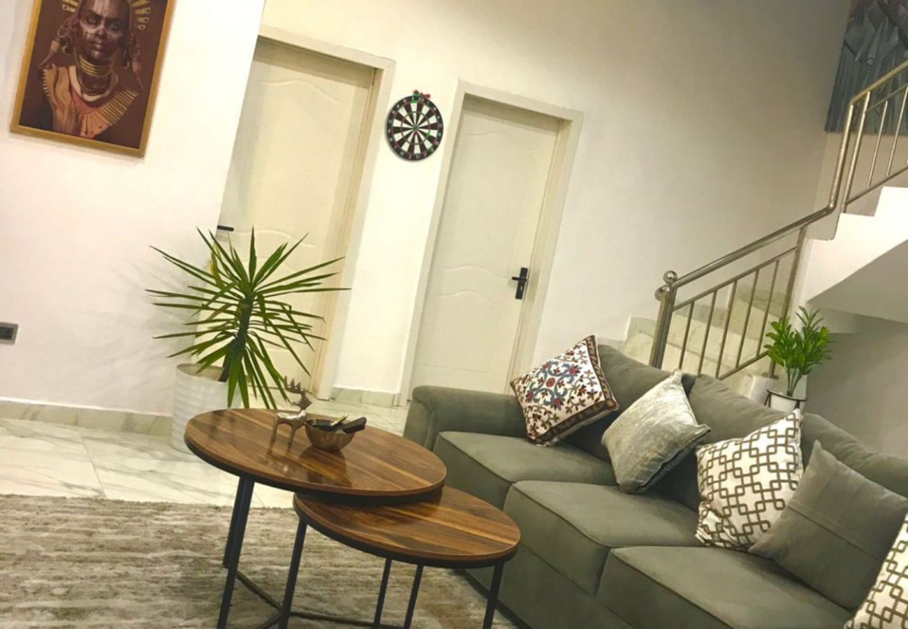 Apartment in Lekki - Cozy 4 bedroom party home with balcony | Ikota, GRA