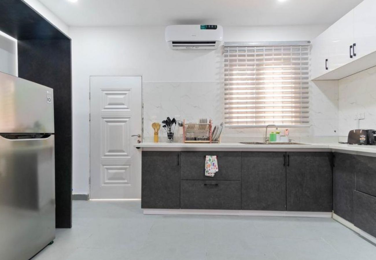 Apartment in Lekki - Alluring 3 bedroom smart home with PS5 and Video games| Lekki phase 1