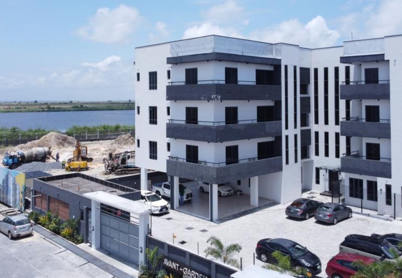 Apartment in Lekki - Breathtaking 2 bedroom apartment with swimming pool, snookerboard  and gym | Lekki phase 1