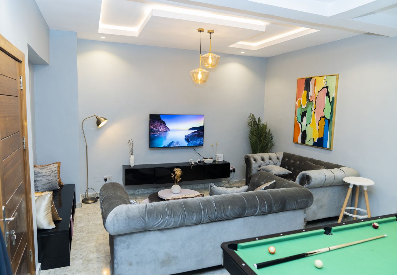 Apartment in Lekki - Dazzling 4-bedroom apartment with Swimming pool, snooker board and PS5 | Salem bus stop. Lekki