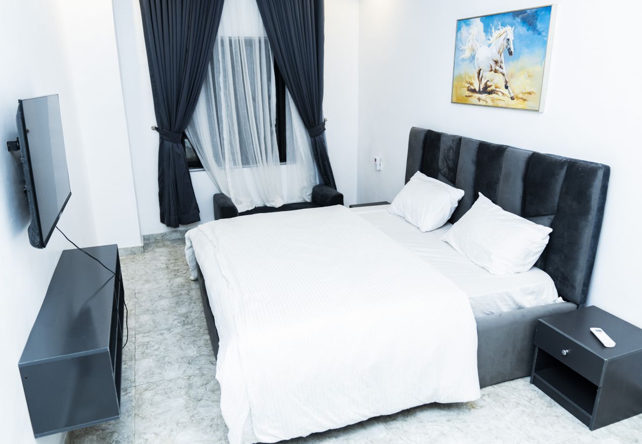 Apartment in Lekki - Dazzling 4-bedroom apartment with Swimming pool, snooker board and PS5 | Salem bus stop. Lekki