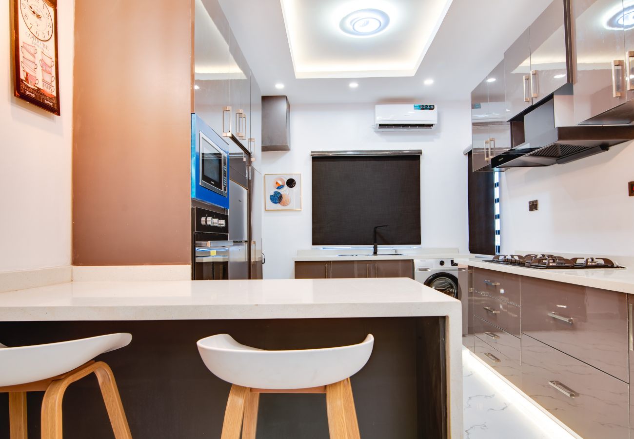 Boat in Lekki - Fancy 2 bedroom with an open-style kitchen & balcony | ilasan Lekki (Inverter)