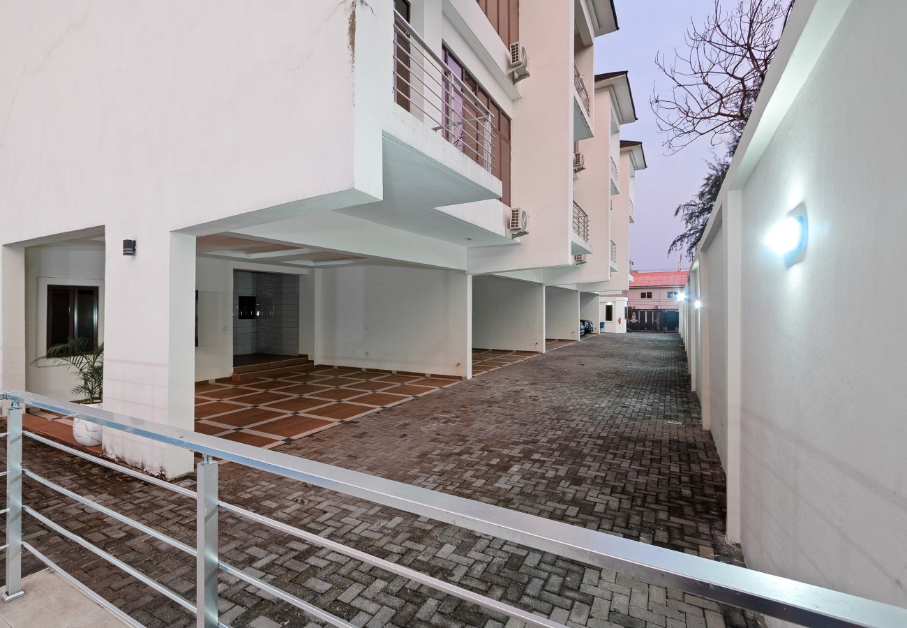 Apartment in Lagos - Lovely 4 bedroom with swimming pool and bbq area | Victoria island