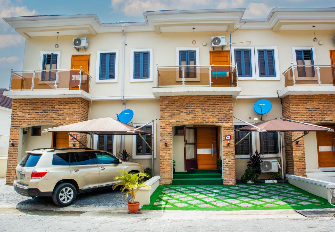 Apartment in Lagos - Comfy 2 bedroom apartment with swimming pool,  gym and snookerboard | Ajiwe Ajah