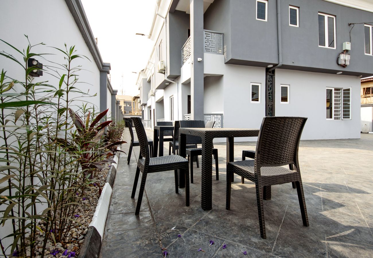 Apartment in Lagos - Lovely 3 bedroom apartment | Command Road. Ipaja.