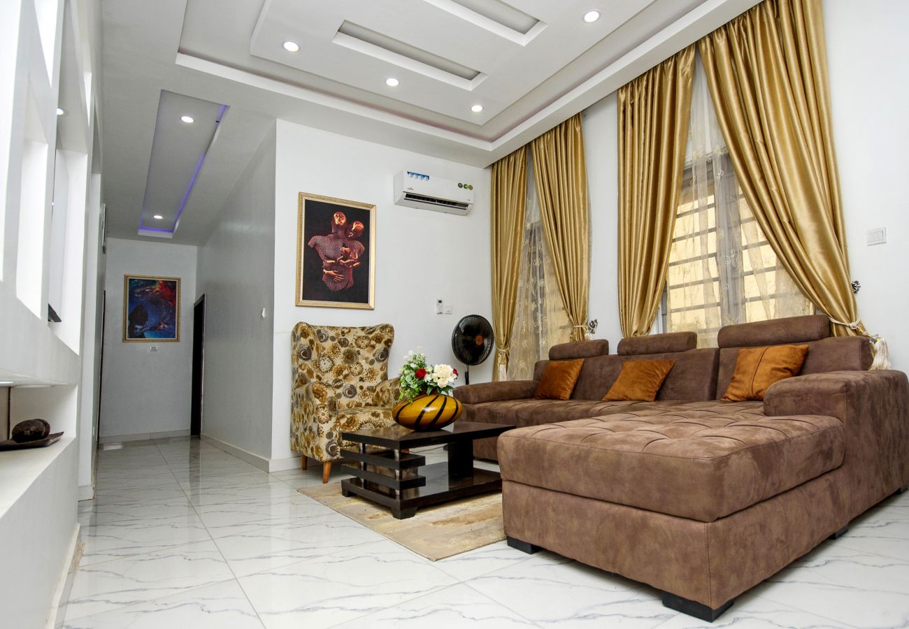 Apartment in Lagos - Lovely 3 bedroom apartment | Command Road. Ipaja.