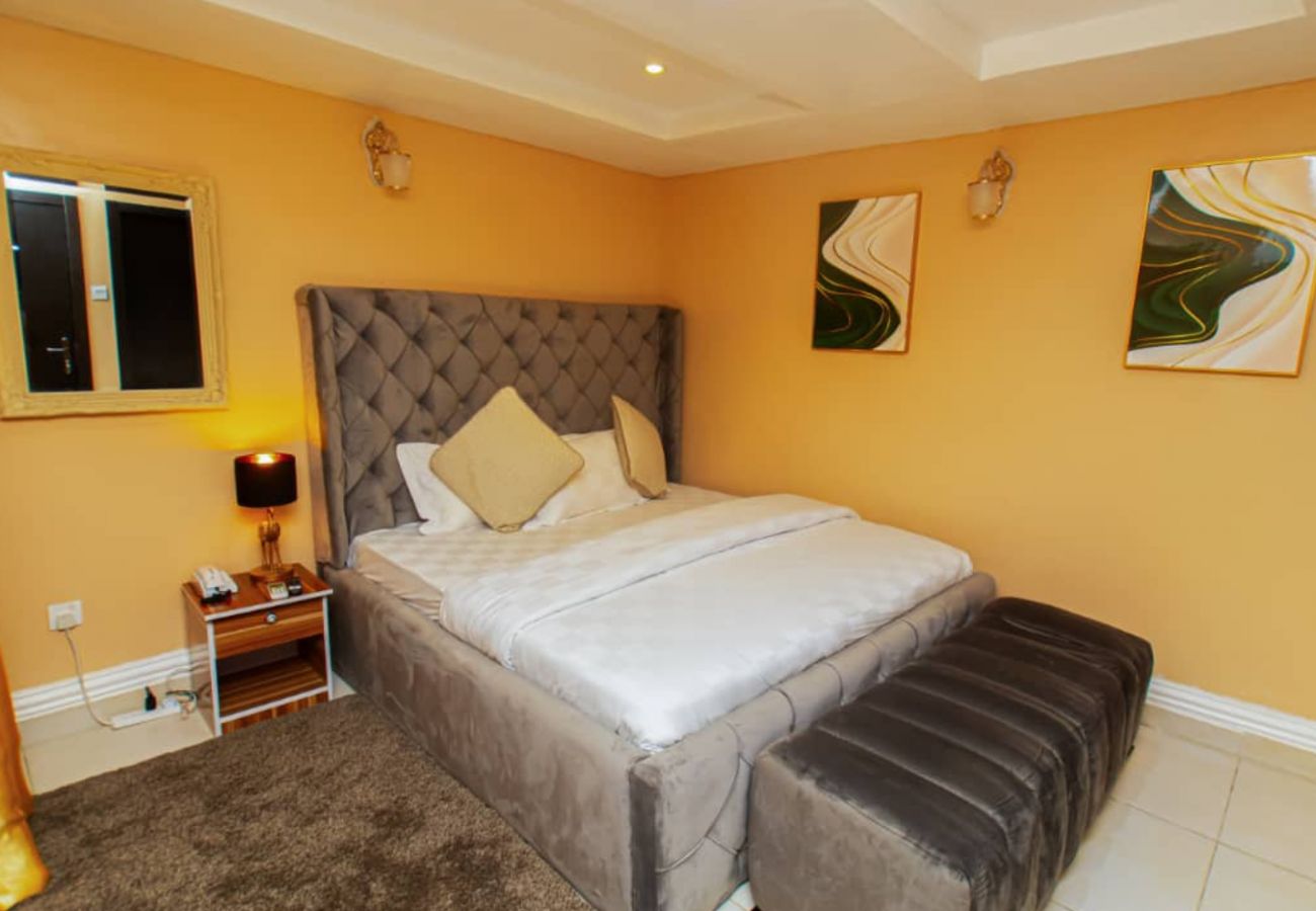 Apartment in Lagos -  Alluring 1 bedroom Penthouse with snooker board and table tennis| oregun ikeja