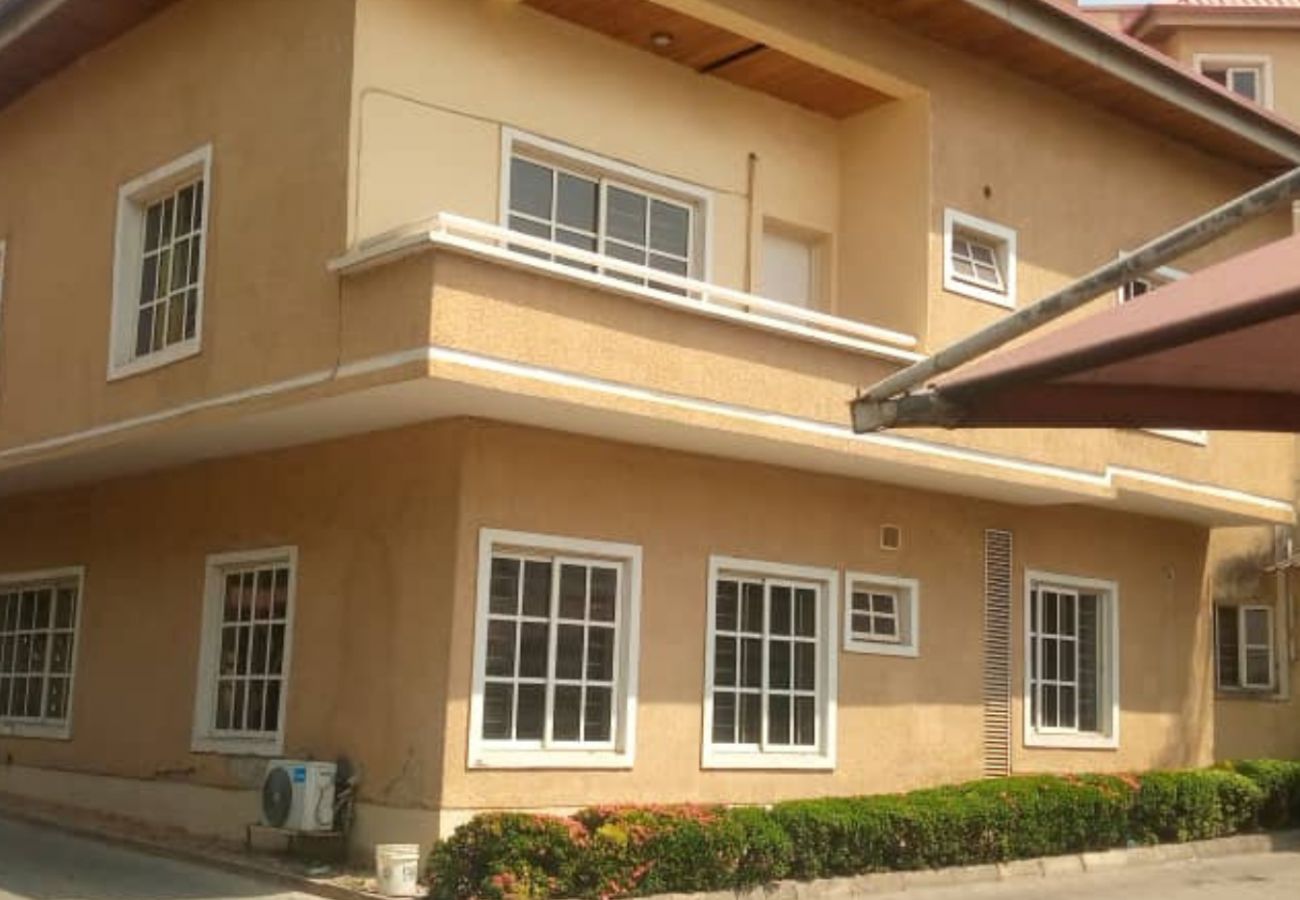 Apartment in Abuja - Stunning 2 bedroom apartment with a balcony | Wuse 2, Abuja