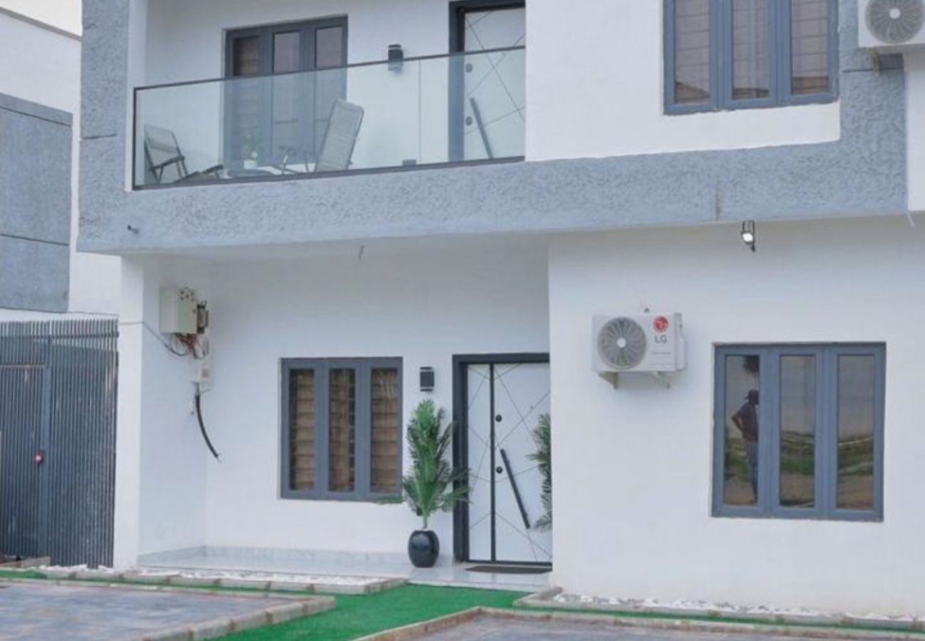 House in Abuja - Classy 4 bedroom duplex with swimming pool and snooker| Karsana, Aso garden estate