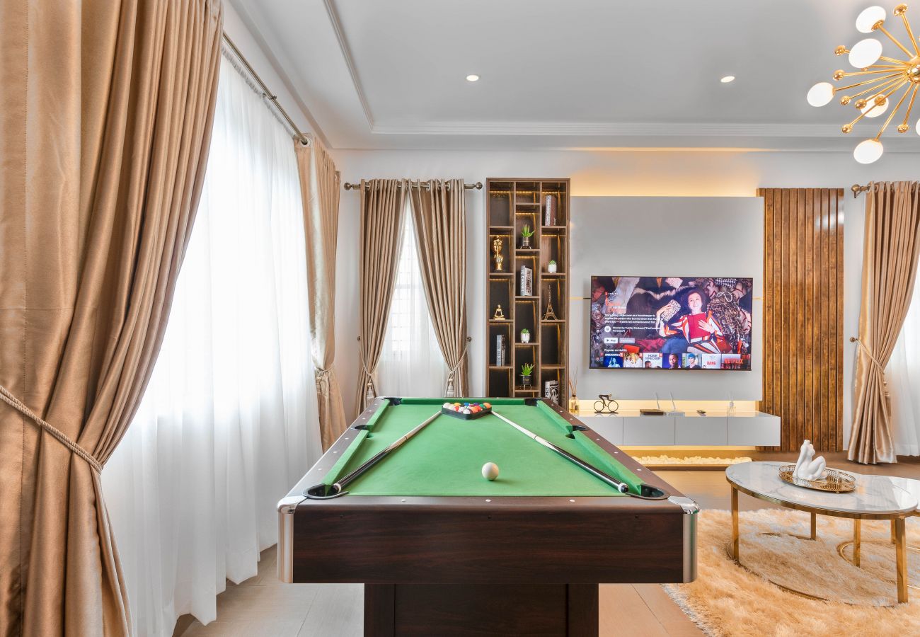 Apartment in Lekki - Elegant 2-bedroom Apartment with snooker | Lekki Phase 1