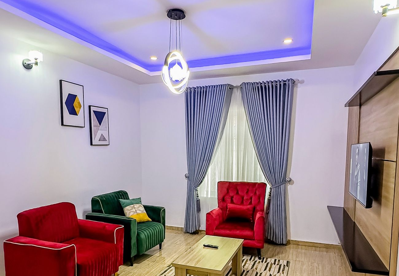 House in Abuja - Bubbly 5-bedroom duplex with BBQ | Wuse 2 (Inverter)